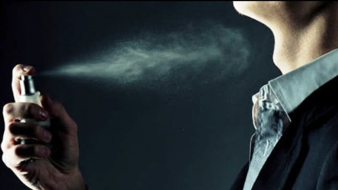 Ini Efek Samping Penggunaan Parfum di Leher bagi Kesehatan Kulit